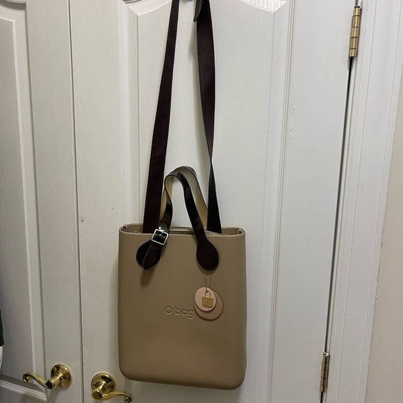 long shape O bag in good condition no scratch or any other damage fits a lot. - Picture 16 of 16
